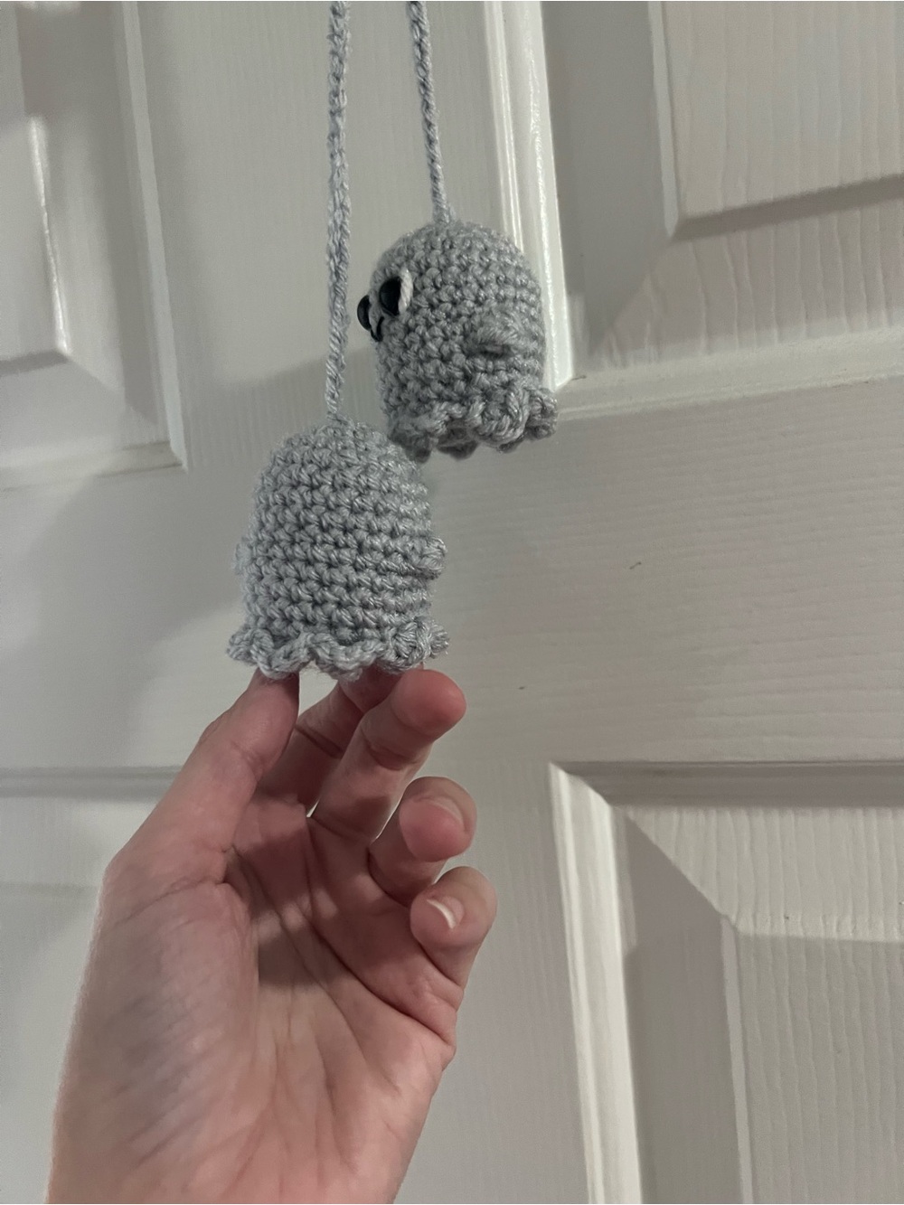 Crocheted Ghost Rearview Mirror Hanger 👻 - Picture 5 of 5